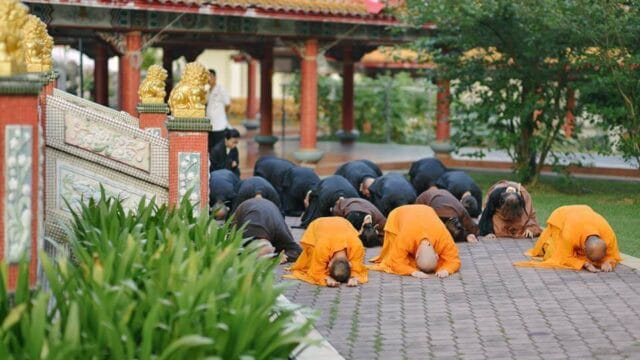 Three Steps, One Bow Ceremony