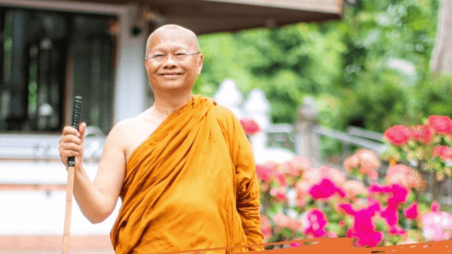 Luang Por Anan Dhamma talk (in Thai with English translation)