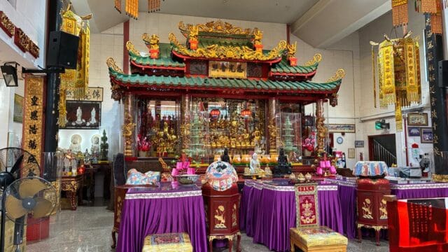 Recitation of the Lotus Sutra